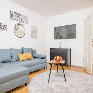  Apartment Zum Grazer Uhrturm
